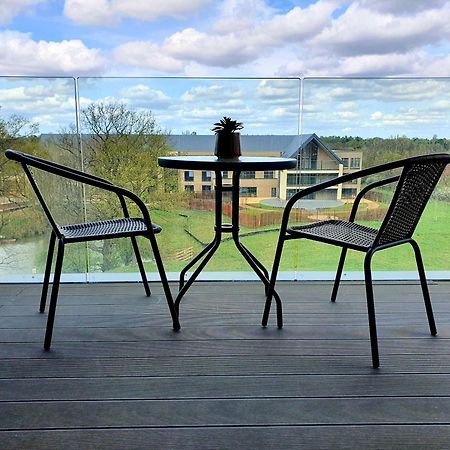 Spacious Balcony View Apt Near Nec Bhx Free Parking Sleeps 4 Hockley Heath Værelse billede