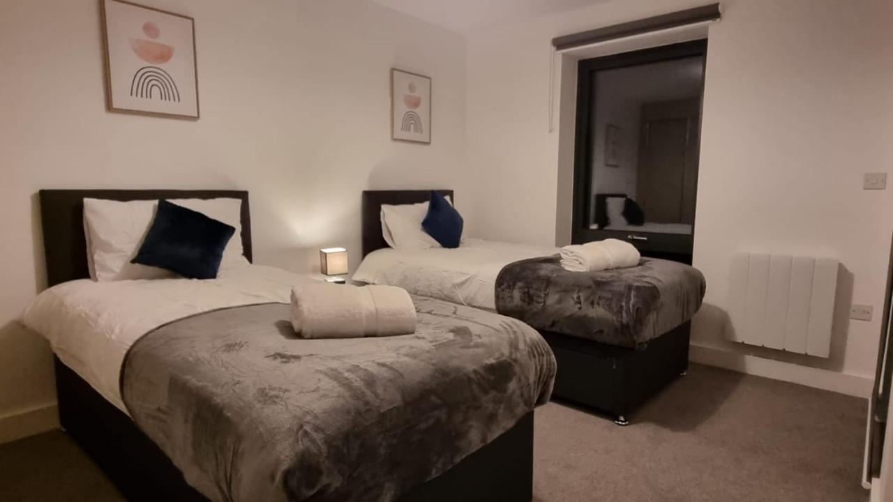 Spacious Balcony View Apt Near Nec Bhx Free Parking Sleeps 4 Hockley Heath Eksteriør billede