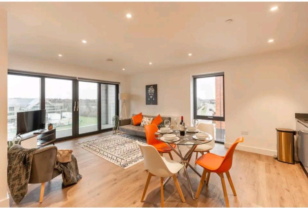Spacious Balcony View Apt Near Nec Bhx Free Parking Sleeps 4 Hockley Heath Eksteriør billede
