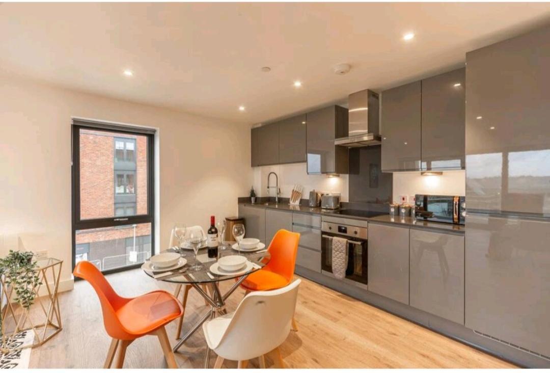 Spacious Balcony View Apt Near Nec Bhx Free Parking Sleeps 4 Hockley Heath Eksteriør billede